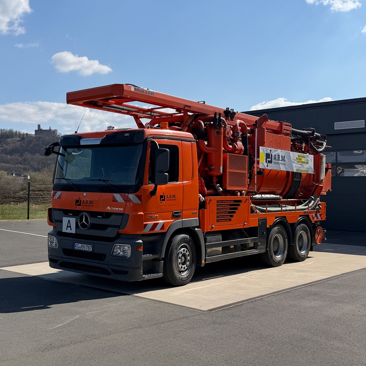 Kanalspüler Babs - 12 m3 Recycling-Spülfahrzeug