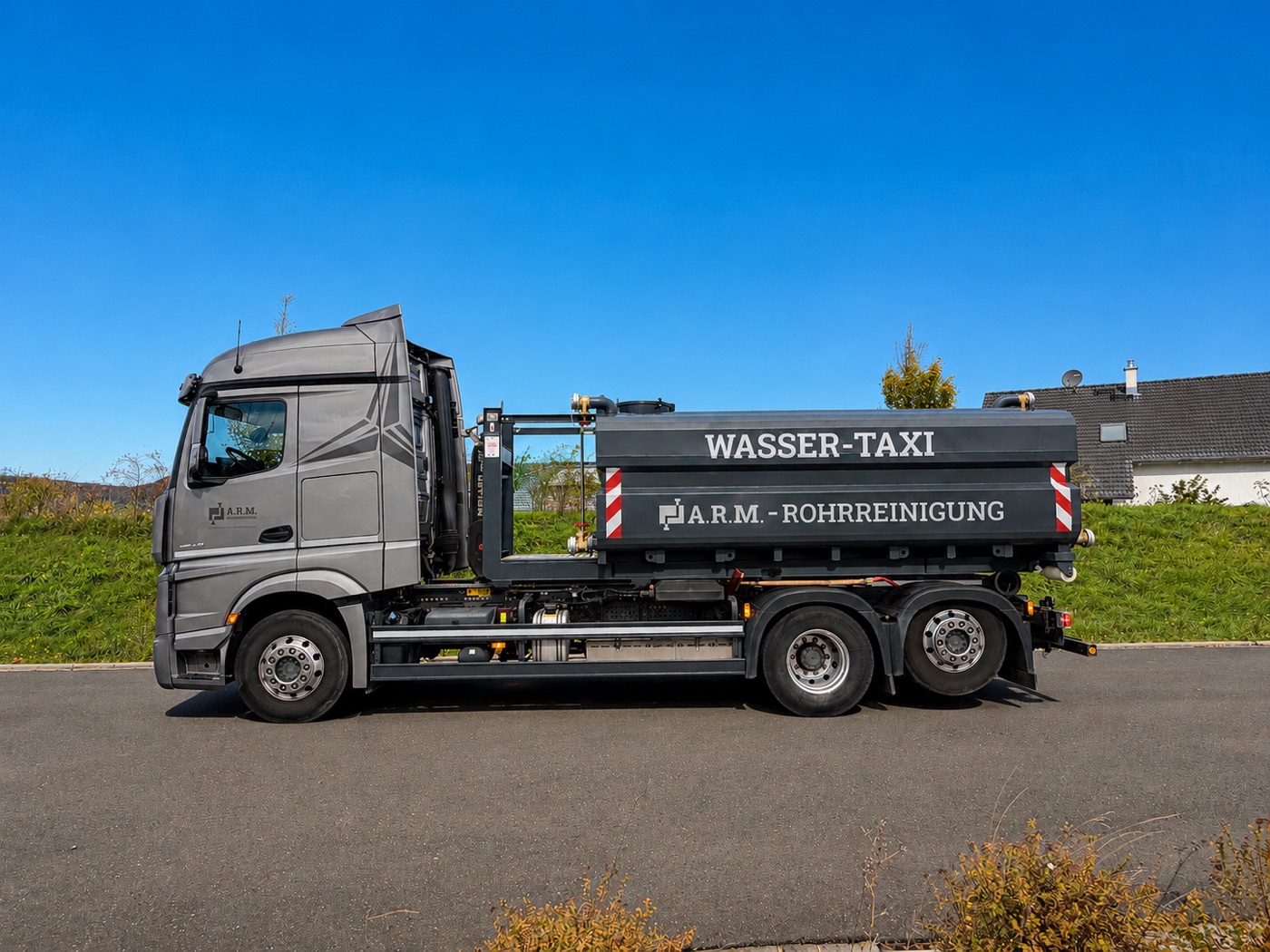 Wasser-Taxi Felix - Wasser-Logistikfahrzeug mit 15 m3 Tank